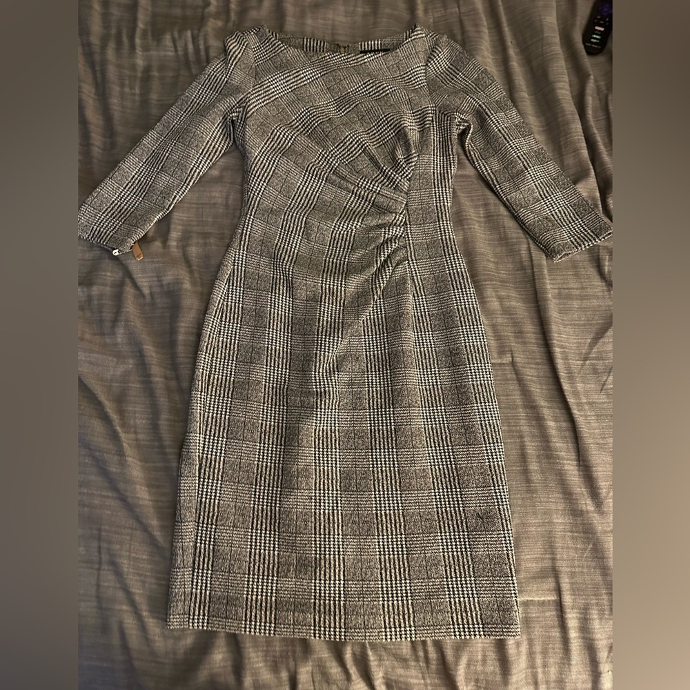 DKNY size 4 - knit gathered side dress